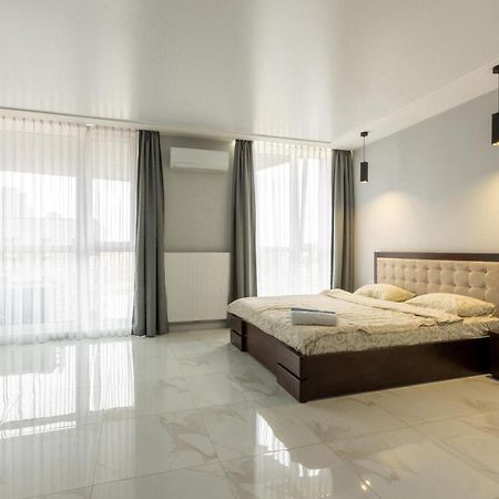 Vip Apartment Near Center 리비프 외부 사진