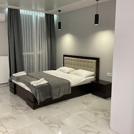 Vip Apartment Near Center 리비프 외부 사진