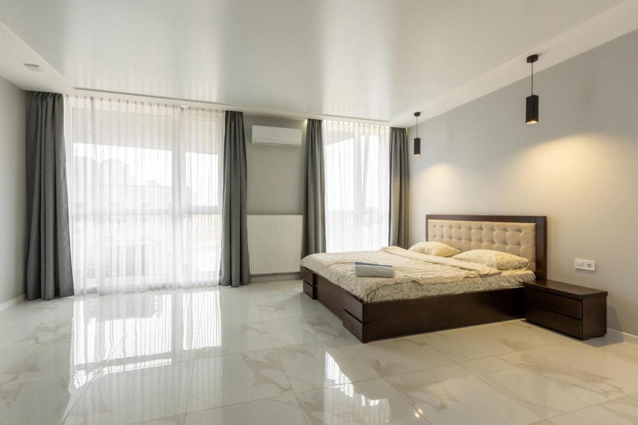 Vip Apartment Near Center 리비프 외부 사진